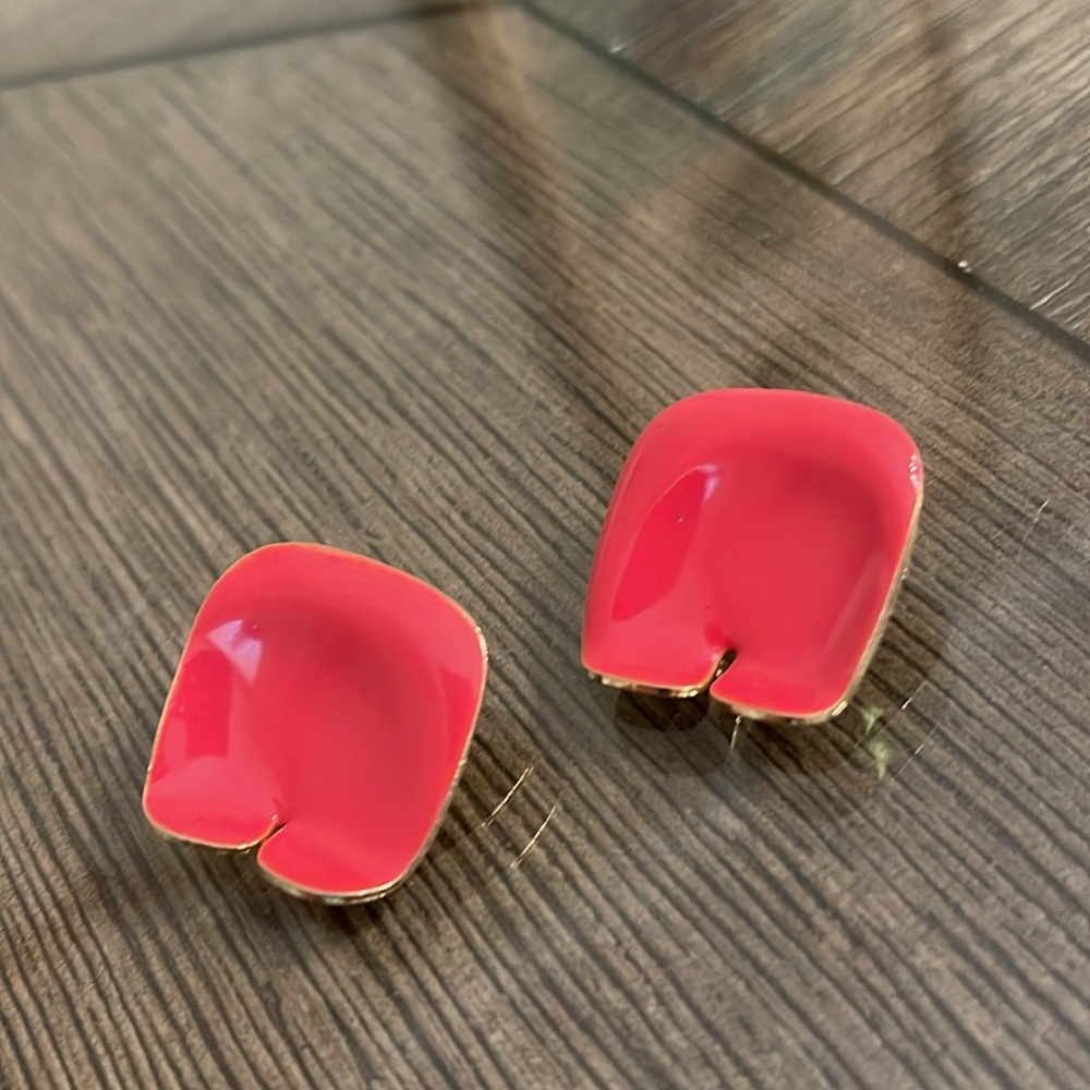 Vintage Wavey Shaped Square Earrings with Coral / Salmon Colored Enamel - Picture 3 of 16
